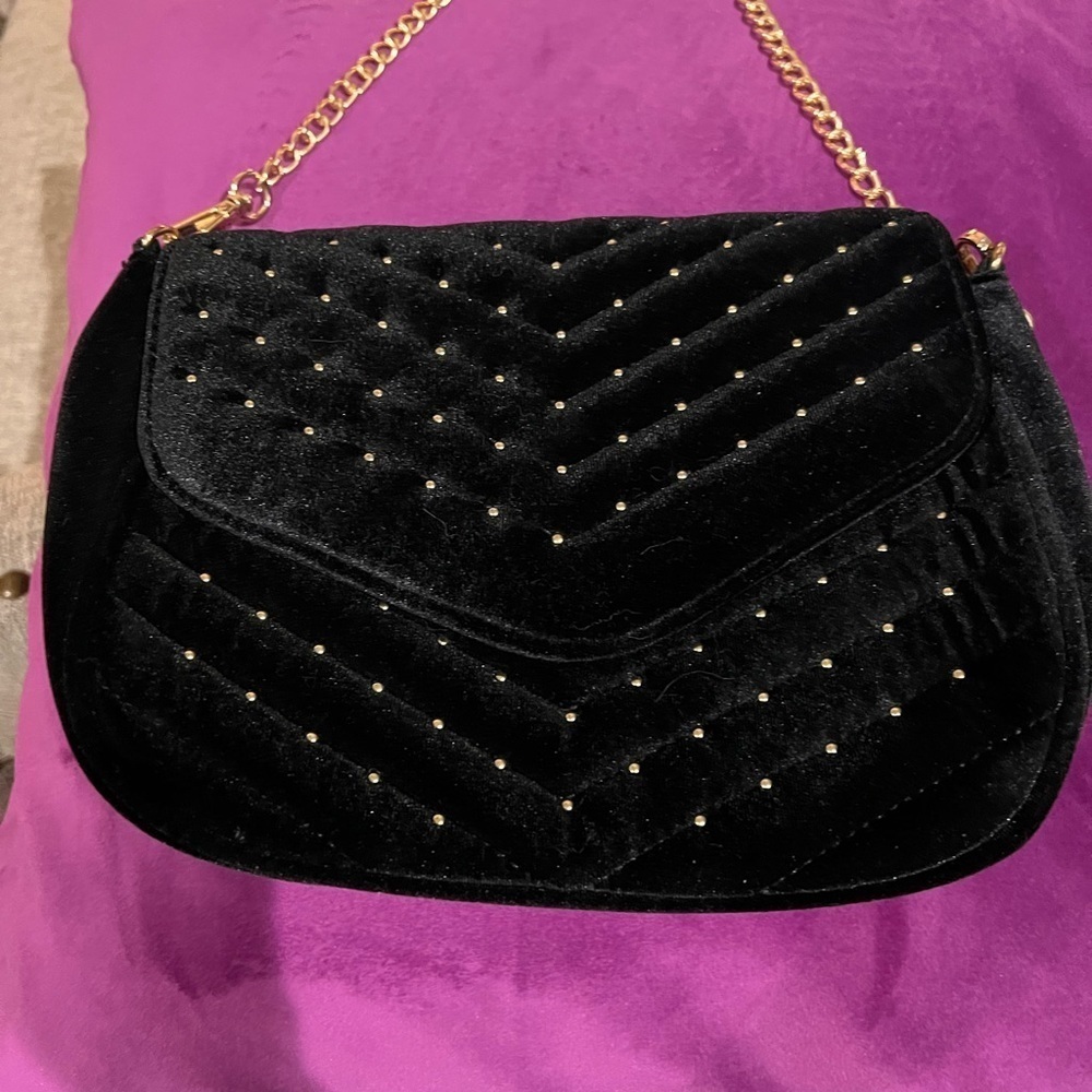 Urban Expressions Black Velvet Crossbody Purse. Quilted w/Gold Studs & Chain.